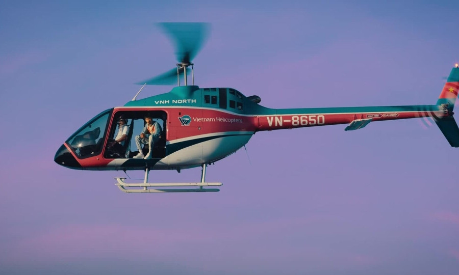 Lý do là chiếc máy bay trực thăng Bell 505 rơi có số hiệu VN-8650, trùng với chiếc máy bay đã xuất hiện trong MV Trời hôm nay nhiều mây cực của Đen Vâu.