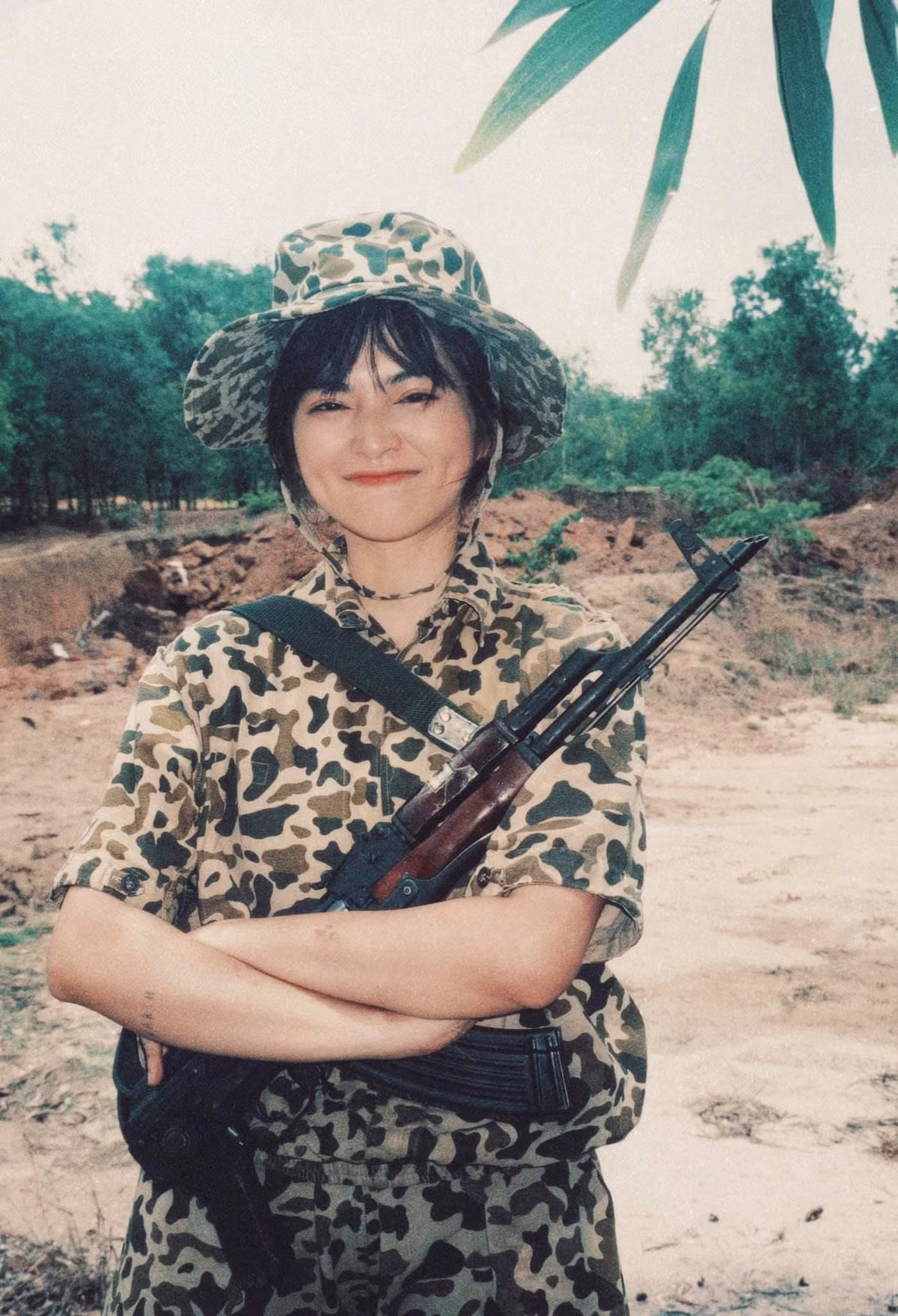 Ai theo dõi nhiều thì cũng biết hot girl Khánh Vân xinh, diễn hay, vẽ đẹp. Cơ mà cuộc đời có ai là hoàn hảo đâu, với riêng cô nàng thì có vẻ như khoản vào bếp đã làm khó cô nàng kha khá.