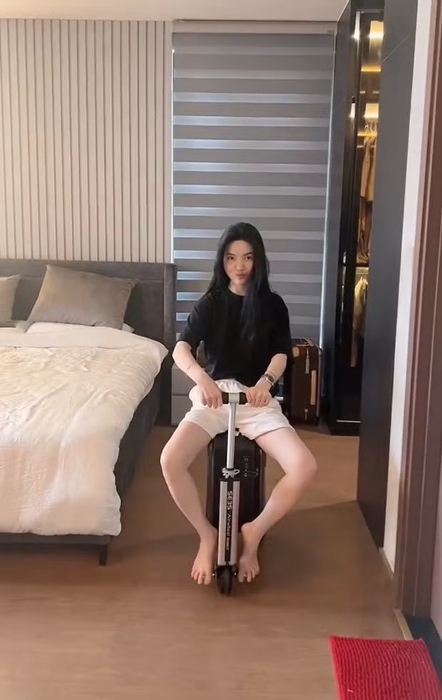 Bên cạnh đó, Chu Thanh Huyền cho biết Quang Hải rất thích vợ của mình có mái tóc dài và đen.