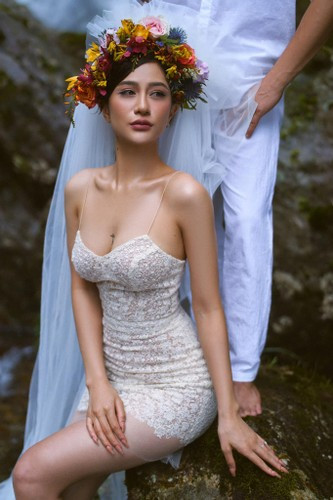 Dù không hoạt động trong showbiz nhưng những hình ảnh của Ngọc Bích vẫn nhận được tương tác cao từ cư dân mạng.