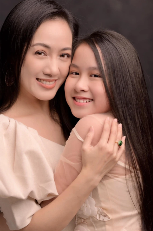 "Nghệ thuật giúp cuộc sống đẹp đẽ hơn. Và tham gia hoạt động nghệ thuật có lẽ cũng phần nào giúp cho con người trở nên khéo léo, tinh tế, giàu cảm xúc hơn, biết rung động trước những điều lương thiện, tốt đẹp", BTV Hoài Anh nói.