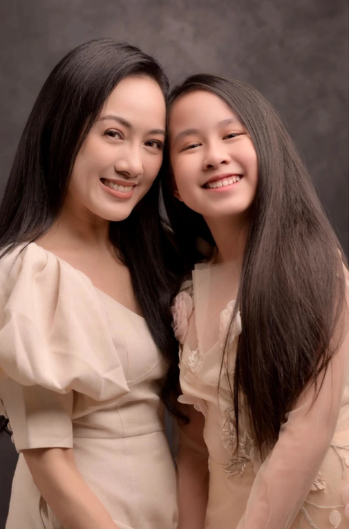 BTV Hoài Anh cho biết, chị cũng chưa có định hướng rõ ràng nào với con, vì bây giờ con vẫn học là chính. Chị nói, bản thân cũng có mong muốn con có cơ duyên với các lĩnh vực nghệ thuật, và nếu con may mắn được tham gia các hoạt động nghệ thuật thì chị cũng ủng hộ hết mình.