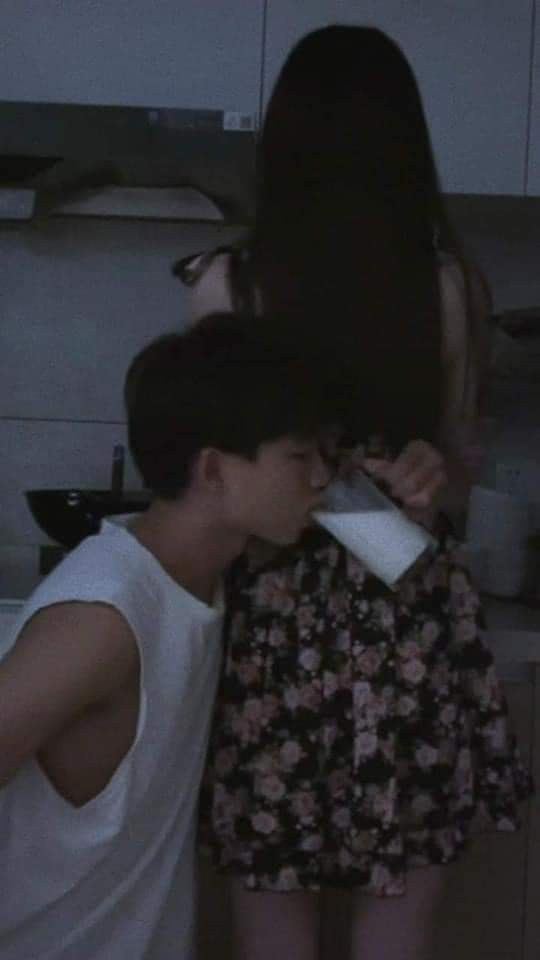 Với thử thách đo vòng eo này, hội chị em không cần đo đạc cầu kỳ mỗi lần muốn kiểm tra vòng eo nữa, vì bây giờ chính bạn bè, người yêu cũng có thể giúp họ làm điều đó.