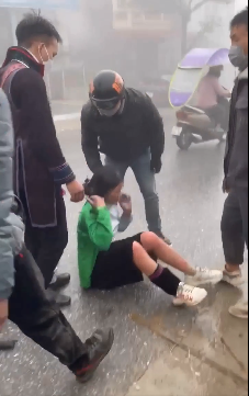 Đoạn clip về hủ tục bắt vợ sau khi được chia sẻ đã nhận được sự quan tâm rất lớn của cộng đồng mạng.