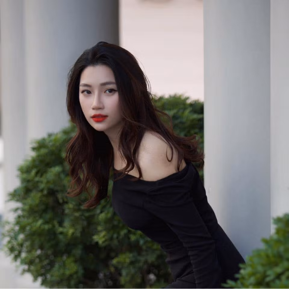 Không chỉ giỏi giang, cô gái sinh năm 1993 này còn cực kỳ xinh đẹp, có style đời thường đốn tim netizen.