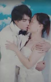 Hết out nét, cháy sáng, nhắm mắt thì lại ôm trọn combo “liếc, lườm, lác”.