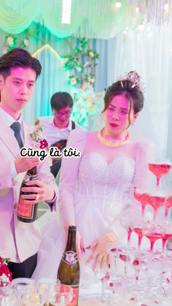 Tương tự với trường hợp của V.N, một tài khoản TikTok tên T.T.B.L cũng đã chia sẻ lại những hình ảnh hài hước của bản thân lên mạng xã hội. Dù đã tự dặn lòng là cười thật nhẹ để lên hình cho xinh.