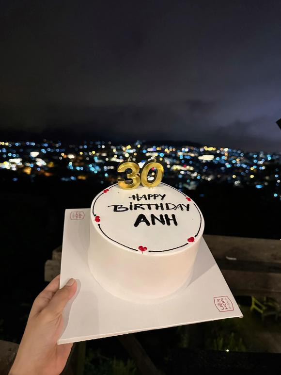 Nhiều cầu thủ như Văn Toàn, Bùi Tiến Dũng, Đoàn Văn Hậu, Duy Mạnh, Lâm Tây... gửi lời chúc mừng sinh nhật đến Quế Ngọc Hải.