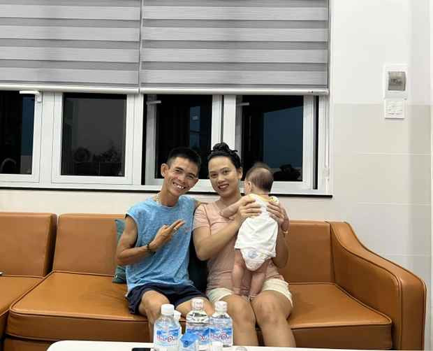 Một trong những điều tạo nên sự đặc biệt của Sô Y Tiết chính là gia cảnh của anh. Quá khứ như mảng màu đối lập với tinh thần lạc quan của Tiết trong suốt quãng thời gian sau này.