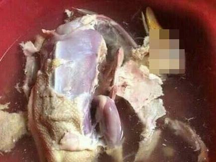 Trước đó, không ít lần dân mạng đã phải "xỉu úp, xỉu down" với màn làm thịt vịt nát bét của hội chị em.