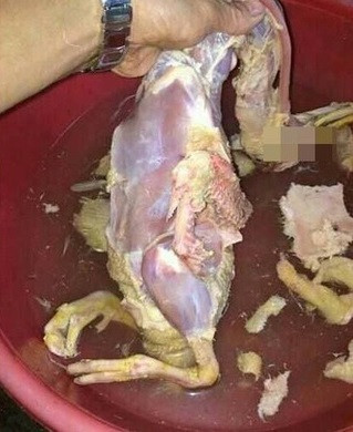 Dù khá thương anh chồng nhưng ai cũng bật cười trước tình huống trớ trêu này.