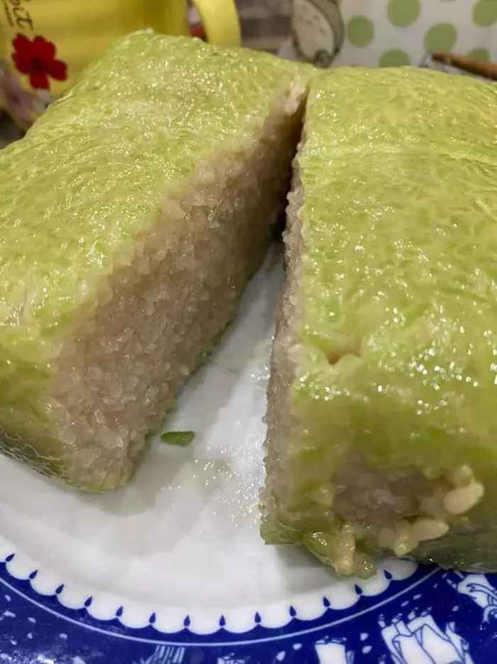 Ngoài ra, 1 số người cũng chia sẻ tình huống bánh chưng ''chay'' dở khóc dở cười của mình khi bóc ra.