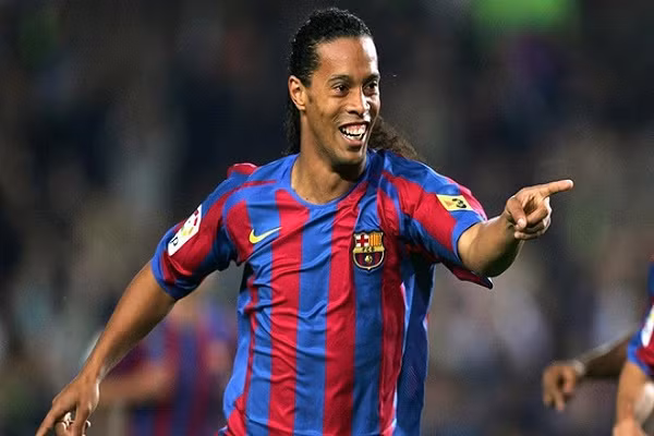 Ronaldinho bi bat vi dung ho chieu gia