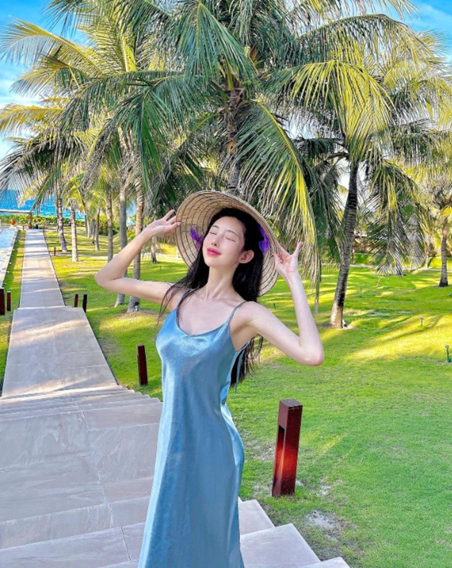 Nữ travel blogger xứ Hàn cao tới 1m72, nặng khoảng 50kg, không ít lần gây ấn tượng với body tựa photoshop.