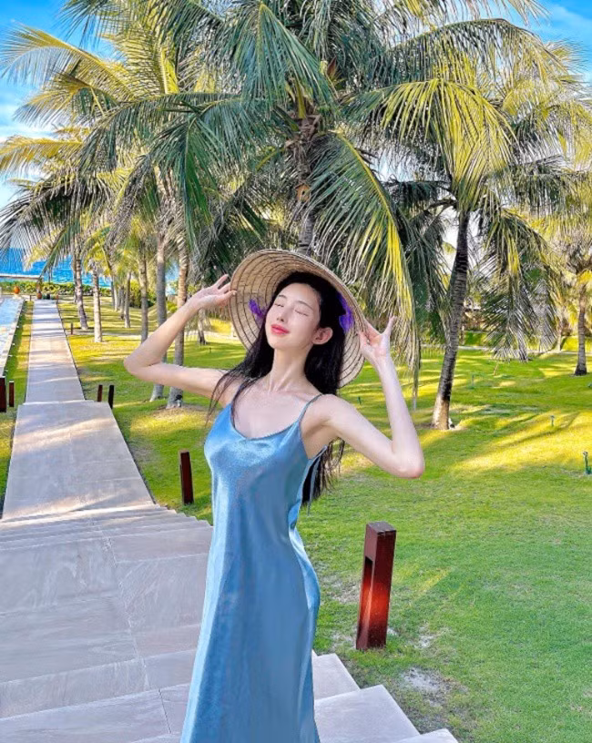 Nữ travel blogger xứ Hàn cao tới 1m72, nặng khoảng 50kg, không ít lần gây ấn tượng với body tựa photoshop.