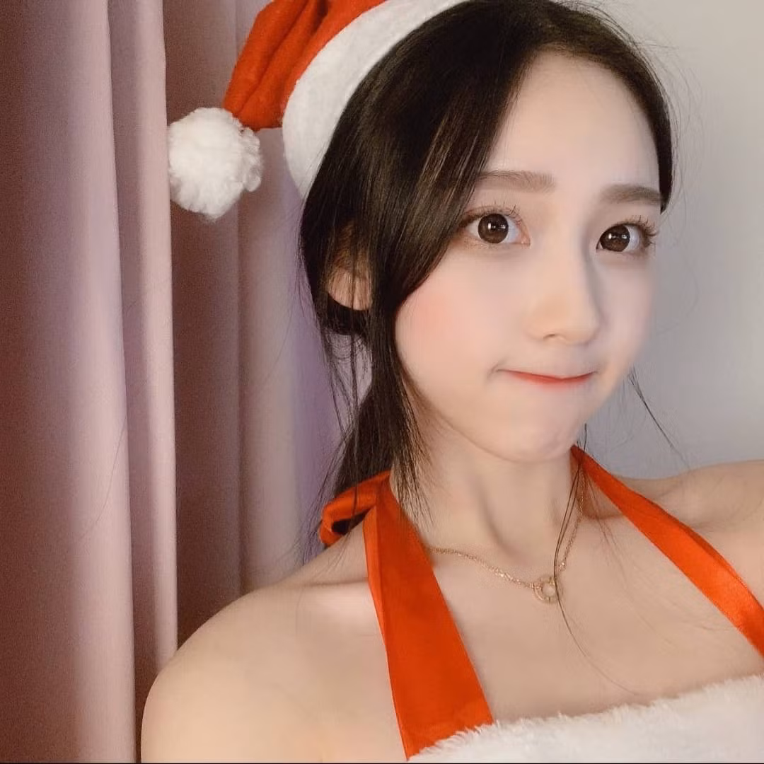 Dẫu vậy, hiệu quả mà Jiami mang lại là không thể phủ nhận. Cô từng vinh dự nhận danh hiệu "Tân binh của năm" trên AfreecaTV vào năm 2019 và được cộng đồng mạng đặt biệt danh “nữ streamer tỷ đô” – nhằm nhấn mạnh đến số tiền donate khổng lồ mà cô thường xuyên nhận được.