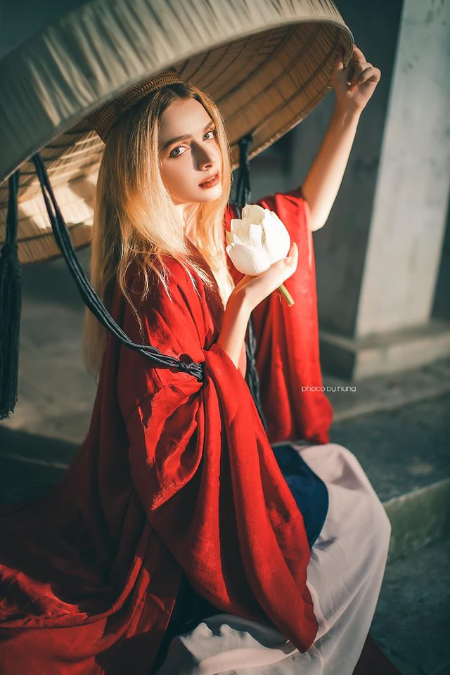 Trước những chỉ trích trên của netizen, Anna đã chính thức đáp trả lại rằng: Tôi đi mua đồ ăn, không phải đi chơi như nhiều người comment đây, hay tôi phải chết đói vì có dịch?