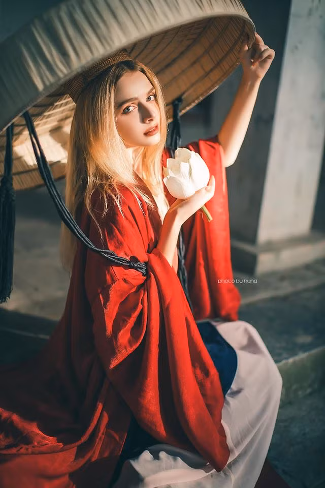 Trước những chỉ trích trên của netizen, Anna đã chính thức đáp trả lại rằng: Tôi đi mua đồ ăn, không phải đi chơi như nhiều người comment đây, hay tôi phải chết đói vì có dịch?