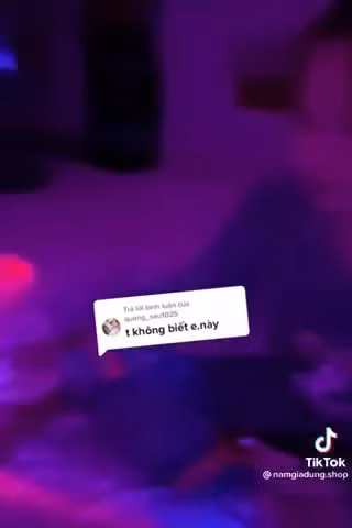 Mới đây, trên mạng xã hội bất ngờ lan truyền đoạn clip ghi lại cảnh hai cô gái đang ngồi thẫn thờ trong một căn phòng ánh đèn mập mờ, tiếng nhạc xập xình.