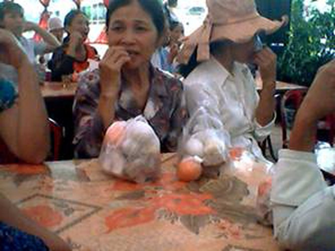 Cuối câu chuyện, cô nàng chốt sổ bằng một câu hỏi bỏ ngõ: "Mình có nên chia tay không?". Đây là điều thu hút bình luận của CĐM.