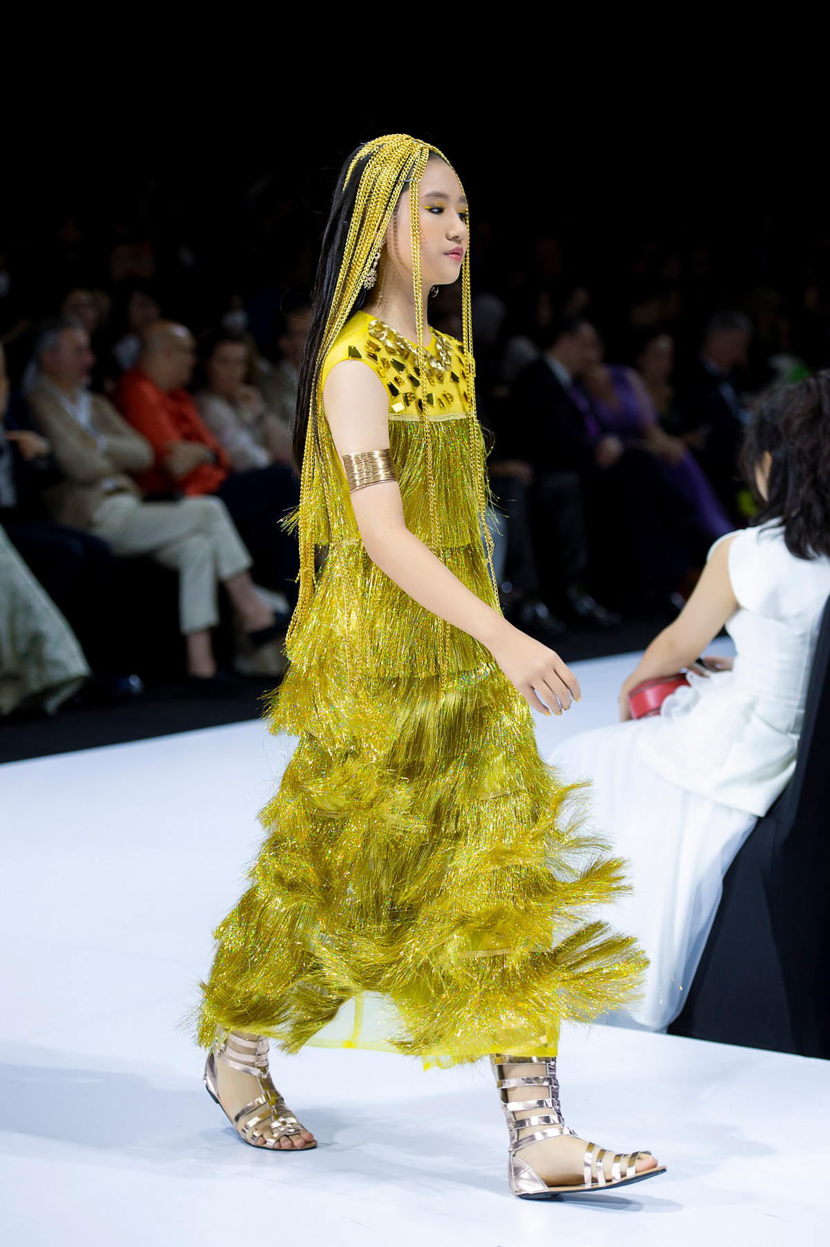 Khi mới 5 tuổi, Minh Anh có cơ hội tham gia các chương trình ca hát của đài truyền hình VTV, VTVcab, đài truyền hình Hà Nội