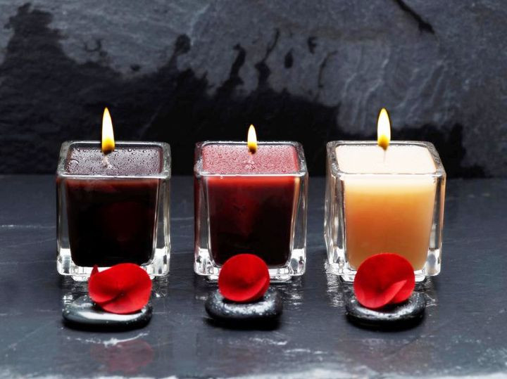 "Trời ơi chưa bao giờ nghĩ nến thơm nó mà cháy kinh khủng vậy luôn á", "Sợ thật mình toàn đốt lâu xong cứ kệ nó chay, bây giờ cẩn thận hơn mới được" hay "Nhìn sợ thế, thôi chuyển sang dùng đèn đốt nến thơm thay vì đốt trực tiếp như này"... là những bình luận dân mạng để lại dưới bài viết của T.L