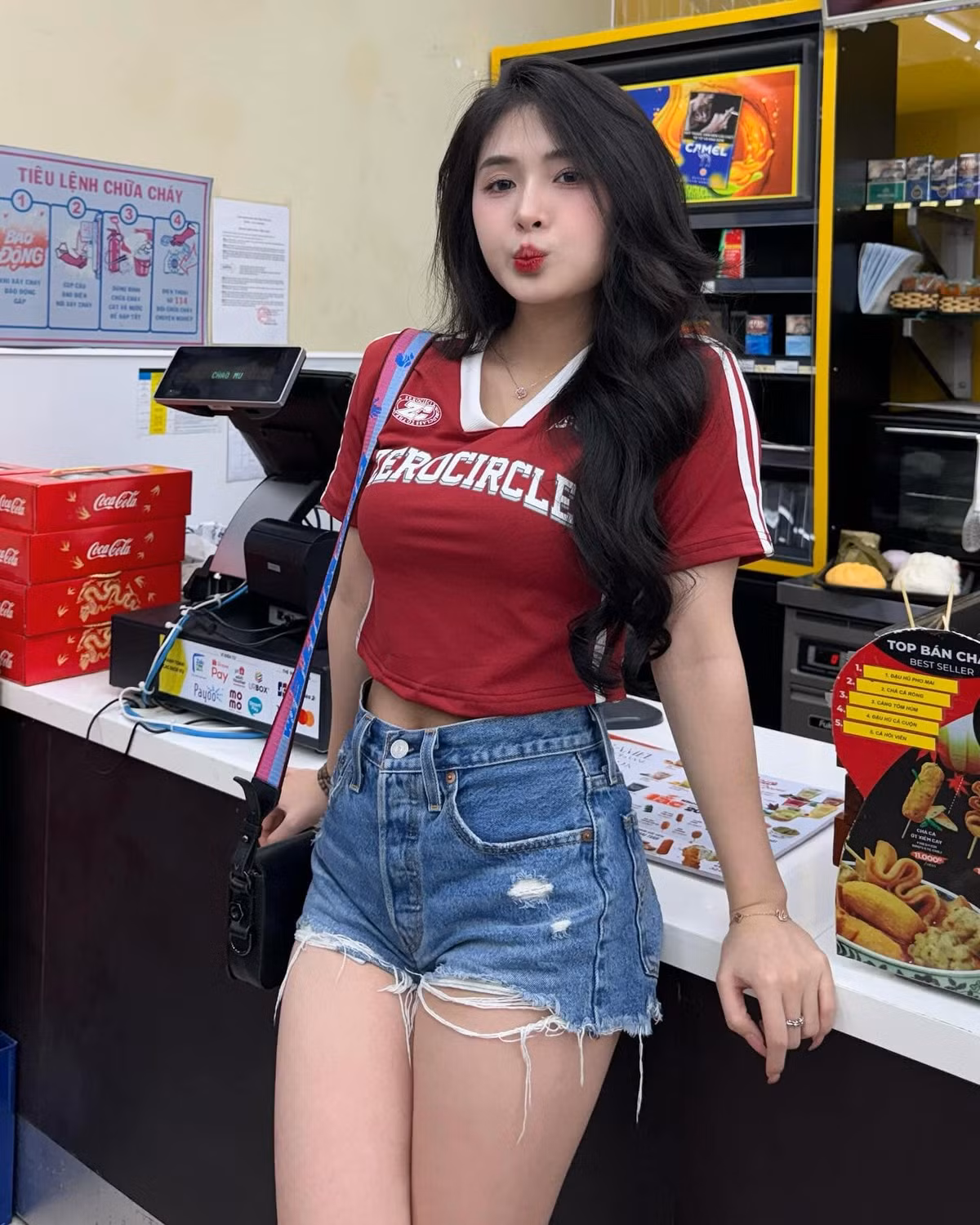 Người đẹp quê Thanh Hoá không ngần ngại đối chất với tài khoản ẩn danh đang dọa "bóc phốt" mình.