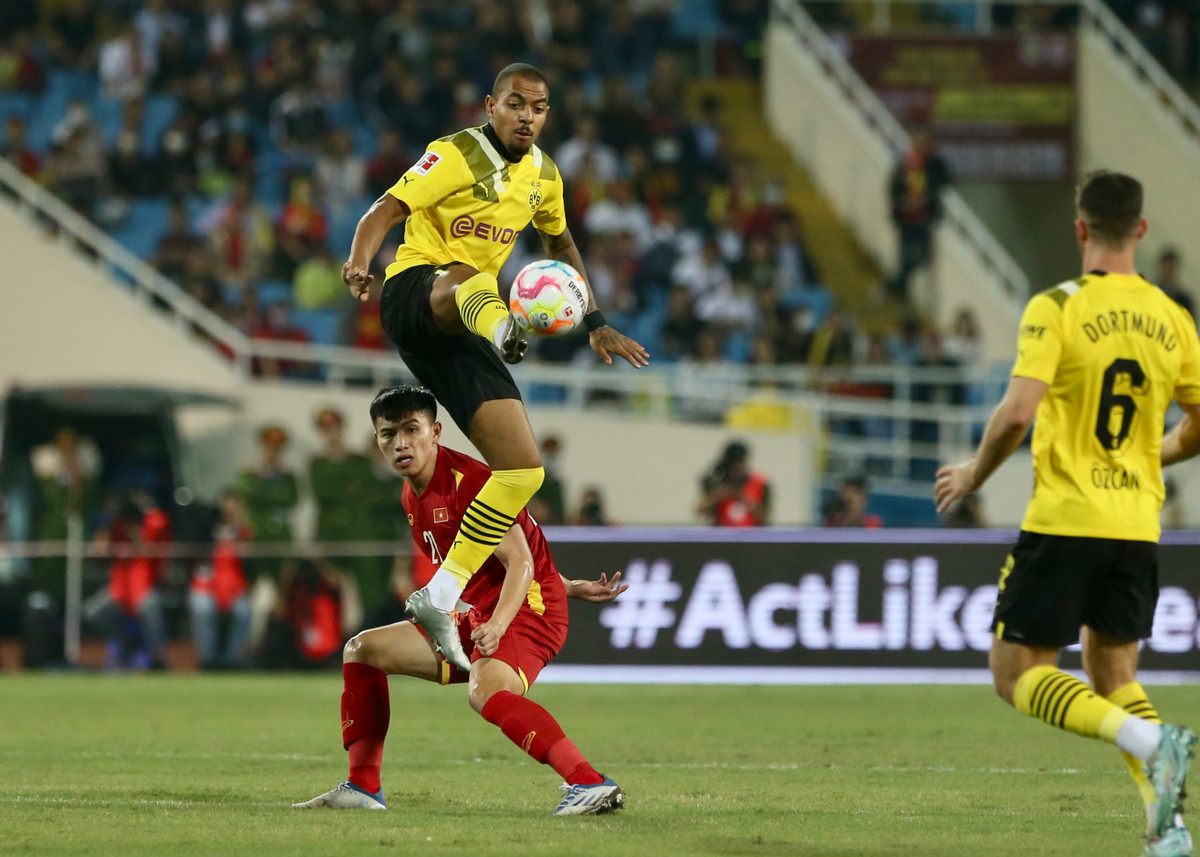 Viet Nam 2-1 Dortmund: Tien Linh, Tuan Hai thay nhau lap cong-Hinh-5