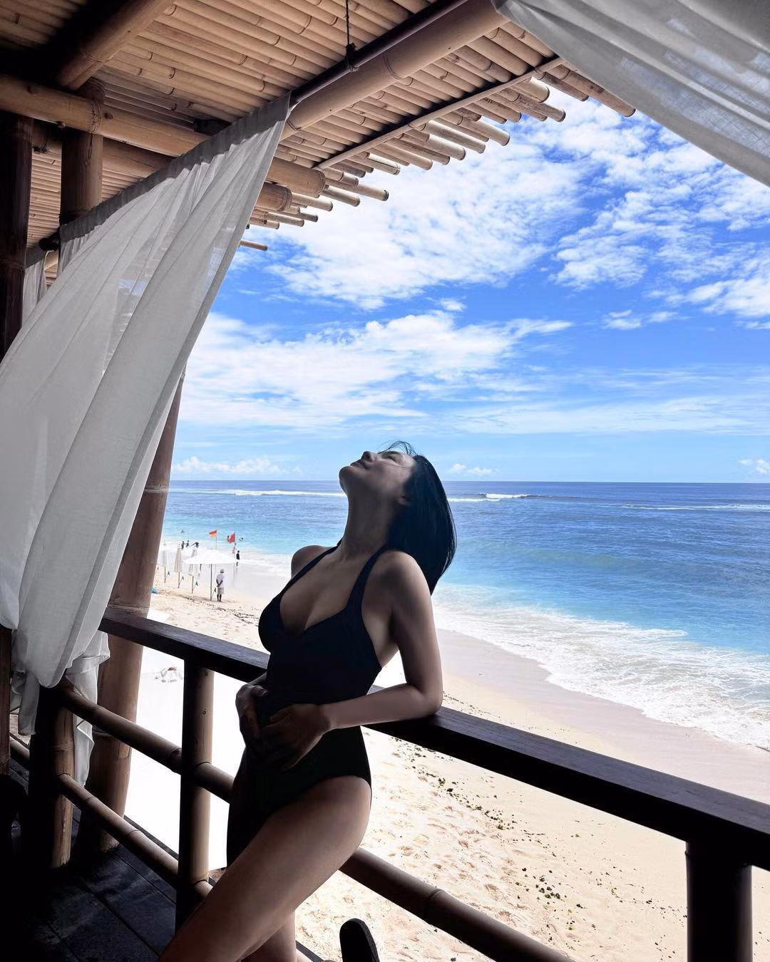 Thỉnh thoảng, Từ Hy Đệ xuất hiện trên trang bìa các tạp chí lớn, chụp ảnh mẫu, đại diện cho nhiều thương hiệu nổi tiếng.