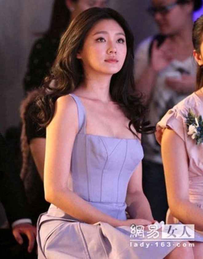 Hiện tại, nữ MC tập zumba và aerobic xen kẽ. Sự phối hợp và giữ thăng bằng của cơ thể, hoạt động liên tục trong một thời gian dài giúp đốt cháy mỡ thừa, hỗ trợ giảm cân và làm tăng sự săn chắc, dẻo dai cho cơ thể.