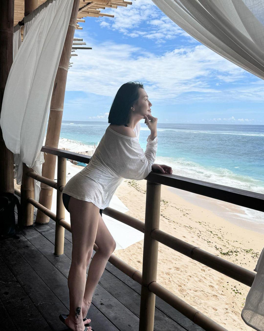 Về đời tư, Từ Hy Đệ kết hôn cùng doanh nhân hơn 8 tuổi, cả hai có với nhau 3 cô con gái.