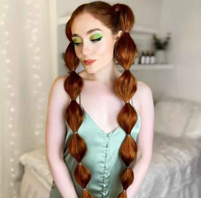 Jasmine Larsen cho biết: "Bất cứ khi nào tôi ra ngoài, mọi người luôn nói với tôi rằng, tôi giống Rapunzel. Họ không thể tin rằng mái tóc của tôi dài đến vậy...