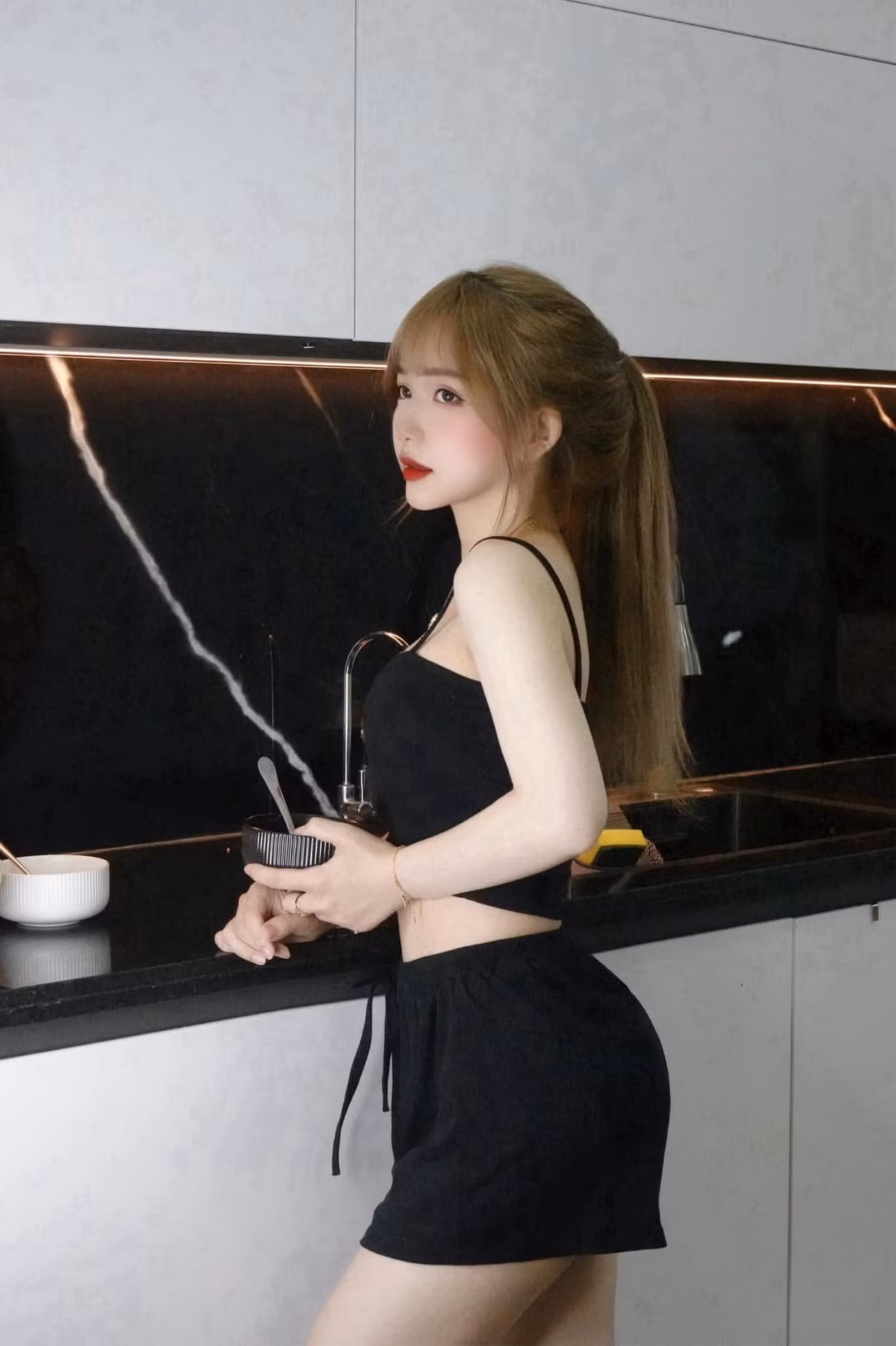 Không ngoài dự đoán, bài đăng nhanh chóng đạt hơn 45.000 lượt tương tác chỉ sau 3 ngày. Phần bình luận phía dưới cũng ngập tràn những lời "ứng tuyển" từ các anh em game thủ.