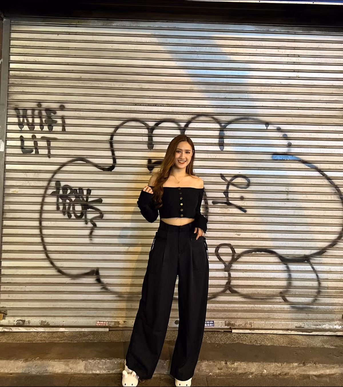 Vì là người hướng ngoại, yêu thích các hoạt động nên Phương Anh "không thể chịu nổi khi thời gian rảnh không có gì làm". Chính vì vậy, nữ VĐV quyết định "khởi nghiệp" với quầy bán xúc xích nướng đá ngay trước cửa nhà trên phố Đội Cấn (quận Ba Đình, Hà Nội).