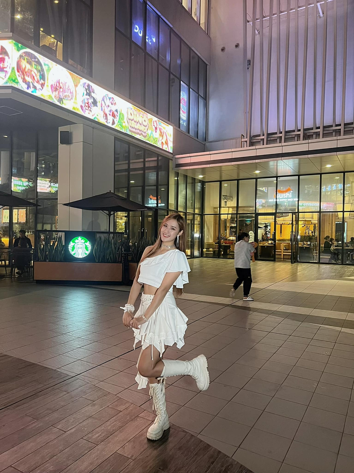 Với nhan sắc trời phú cùng vóc dáng nóng bỏng, Phương Anh luôn thu hút sự chú ý của giới truyền thông và các khán giả.