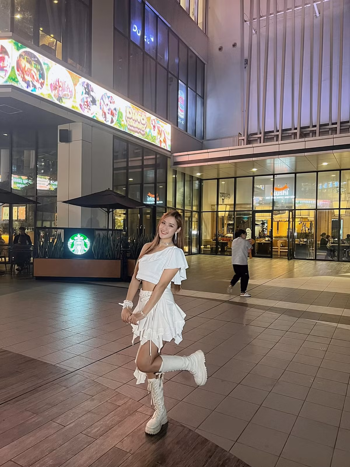 Với nhan sắc trời phú cùng vóc dáng nóng bỏng, Phương Anh luôn thu hút sự chú ý của giới truyền thông và các khán giả.