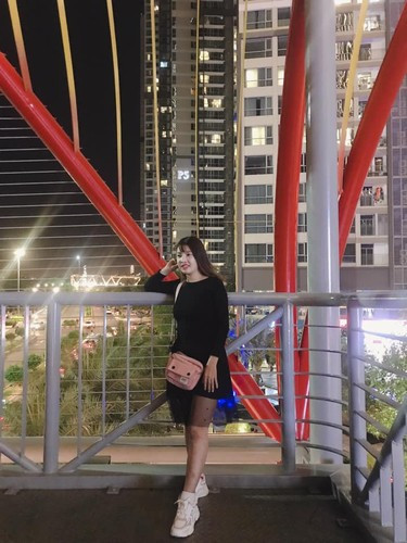 Ngoài việc nhận được nhiều lời mời chụp ảnh quảng cáo, công việc kinh doanh của hiện tượng mạng họ Quách cũng rất thuận lợi.