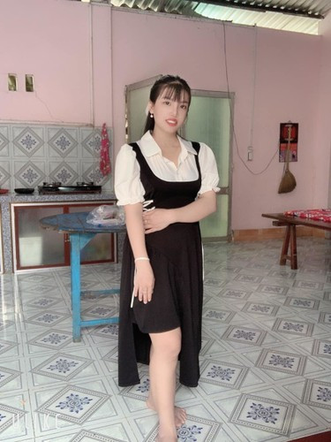 Hình ảnh ngay lập tức nhận được chú ý. Dưới phần bình luận, cô nhận được rất nhiều lời chúc mừng. Khi ấy, mọi người cũng đang rất tò mò về chú rể bởi Phượng chưa từng chia sẻ về chuyện tình cảm cũng như bạn trai trên trang cá nhân.