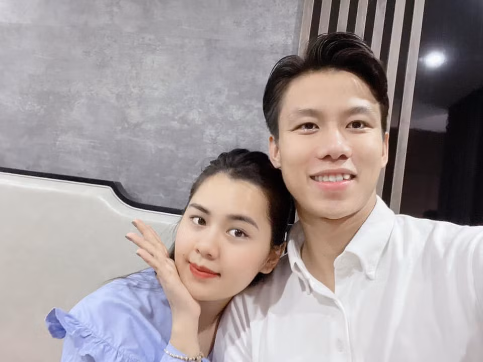 Ngay sau khi màn "thả thính" của Quế Ngọc Hải được đăng tải, netizen đã vô cùng ghen tỵ, đặc biệt là dân FA. Họ cho biết, cặp vợ chồng thủ quân đội tuyển Việt Nam làm tổn thương trái tim đơn côi.