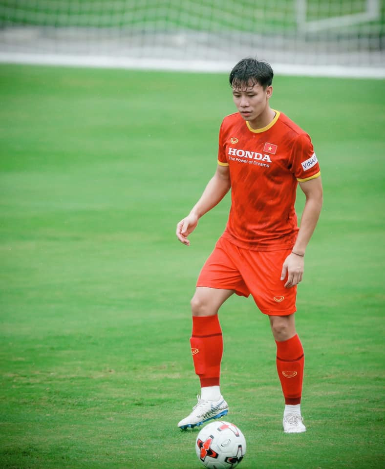 Từ khi được HLV Park Hang Seo tin tưởng Quế Ngọc Hải là đội trưởng đội tuyển Việt Nam gặt hái được vô vàn những thành công như vô địch AFF Cup 2018, lọt vào tứ kết Asian Cup 2019 và hiện tại là dẫn đầu bảng G vòng loại World Cup 2022 khu vực châu Á.