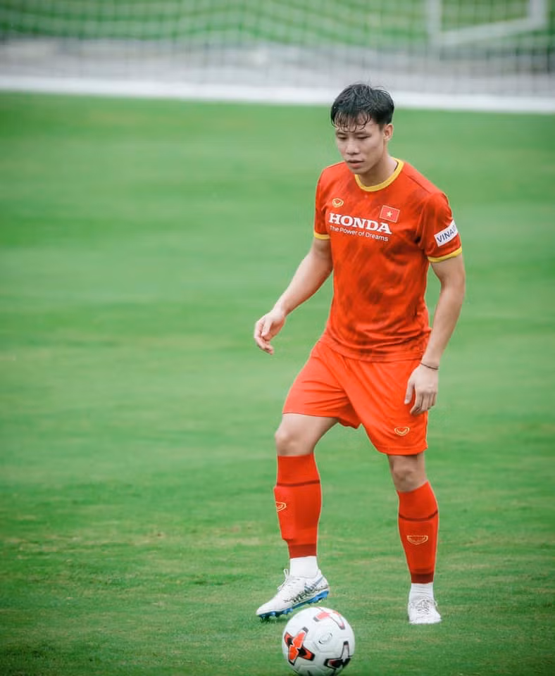 Tan UAE, thu quan doi tuyen Viet Nam van phat 