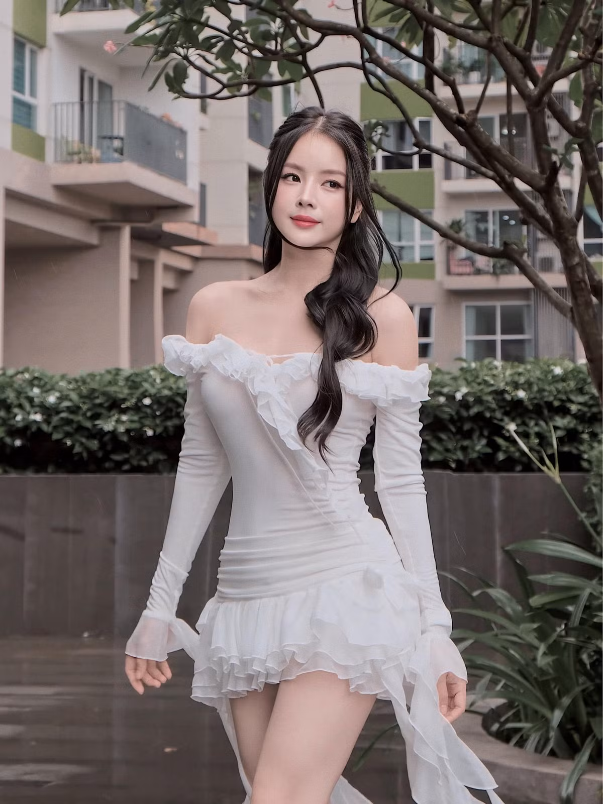 Bên cạnh đó, nhan sắc của nữ DJ đến từ Đà Nẵng cũng được netizen khen hết lời. Thậm chí, một số người còn dành từ "thiên thần tỷ tỷ" để miêu tả nhan sắc của Mie.