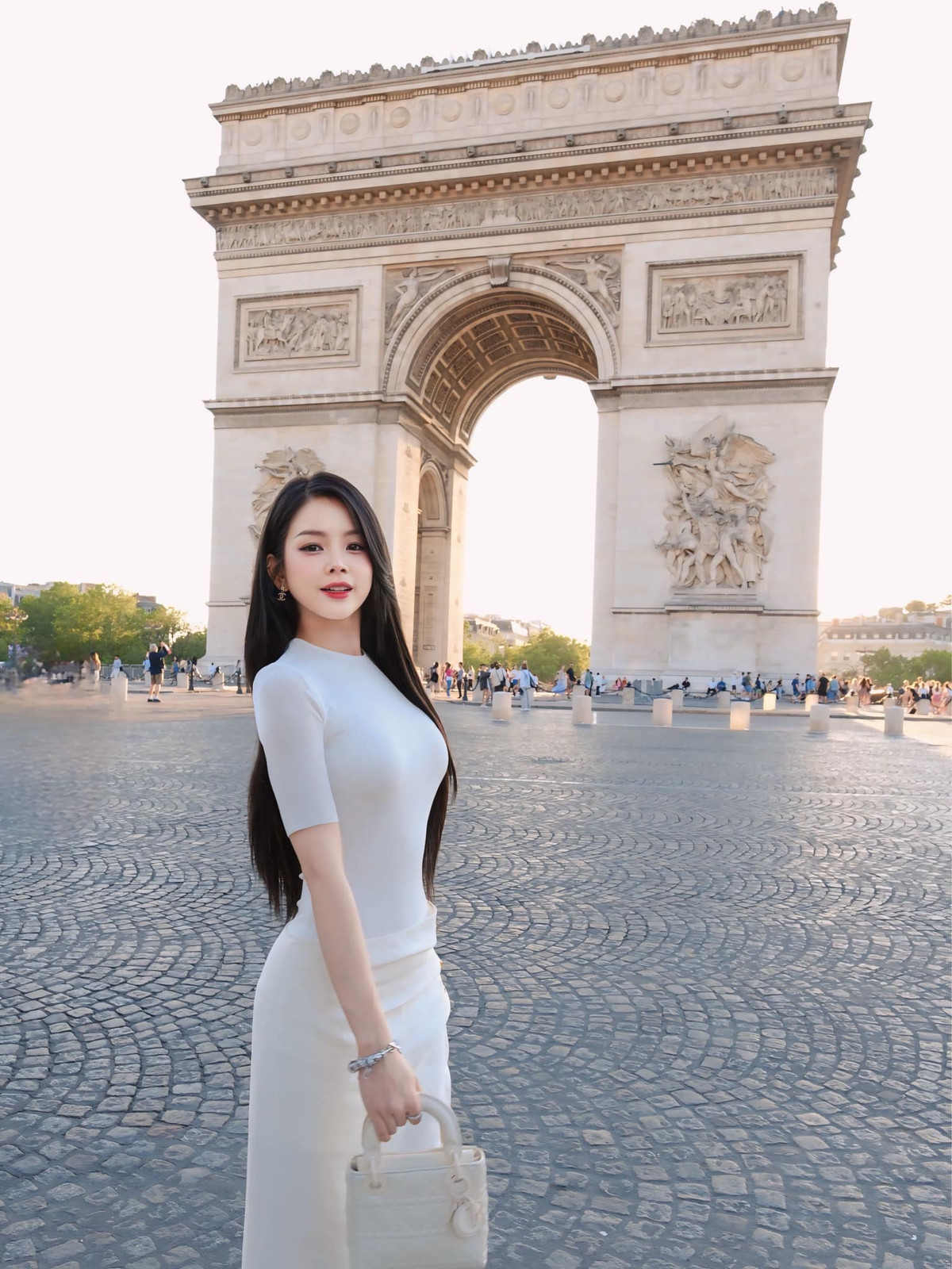 Sau chia tay bạn trai là diễn viên hài, DJ Mie chăm chỉ đăng tải hình ảnh xinh đẹp lúc đi diễn hay đời thường lên MXH.