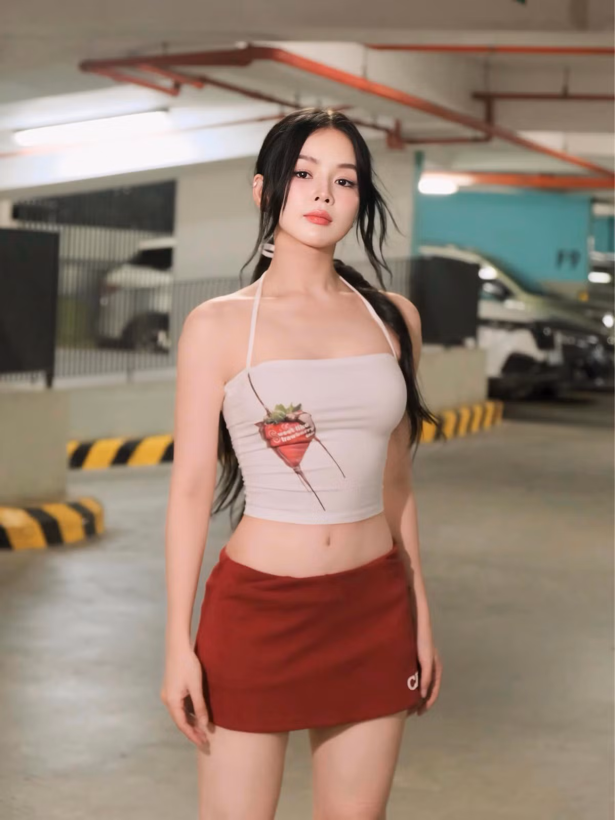 Nhiều người nhận xét "búp bê DJ" xinh đẹp, tươi trẻ hơn khi không còn thuộc về ai.