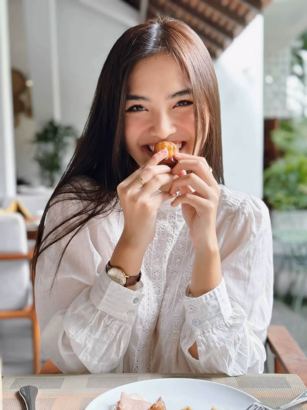 Nhờ áp dụng chế độ tập luyện và ăn uống này Hoàng Kim đã có được vóc dáng đầy đặn, săn chắc và khỏe khoắn.