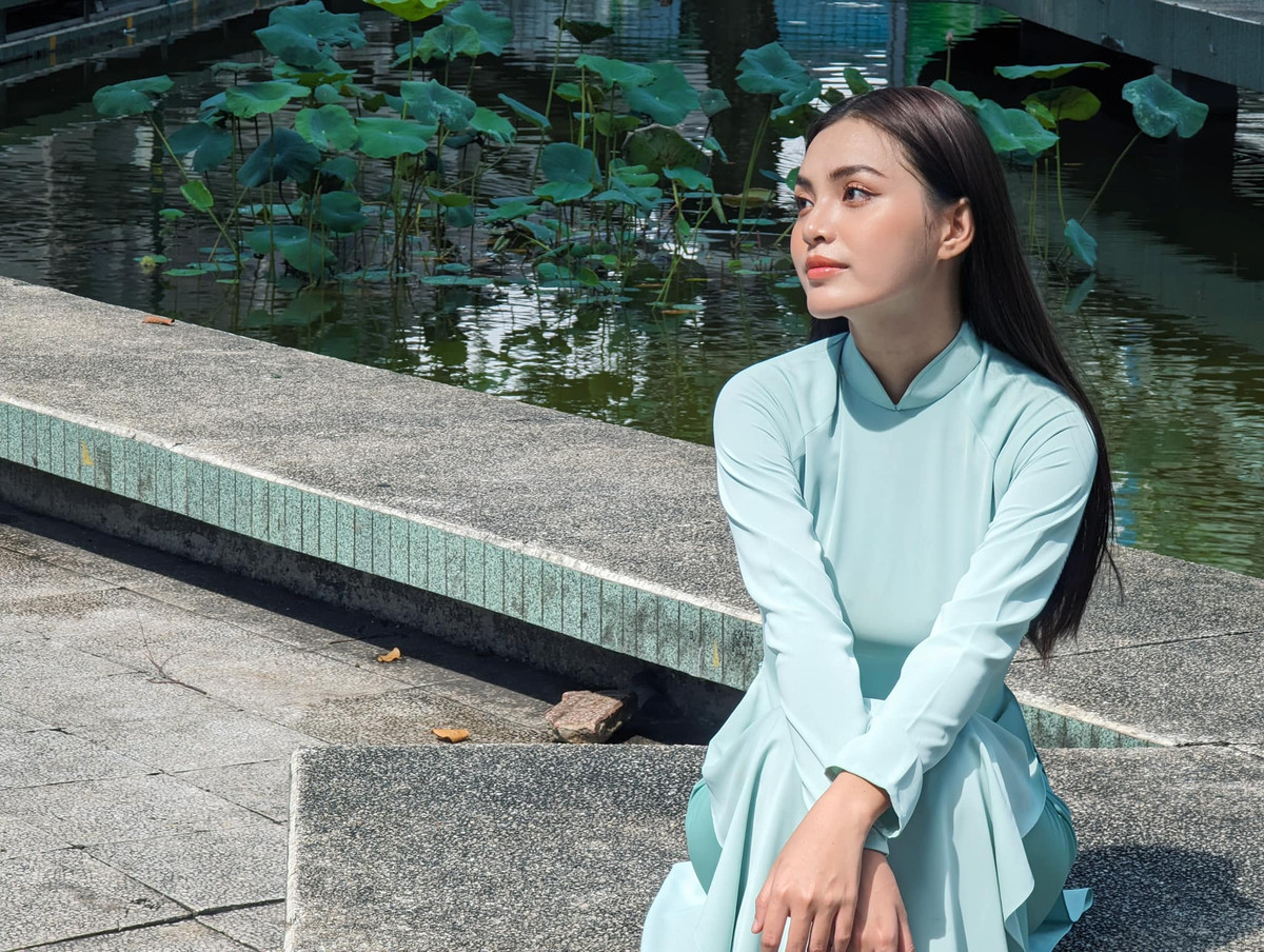 Trước đó, Hoàng Kim từng góp mặt trong nhiều đấu trường nhan sắc và giành giải như: top 10 Hoa khôi Nam Bộ, giải 3 duyên dáng áo dài năm 2020,...