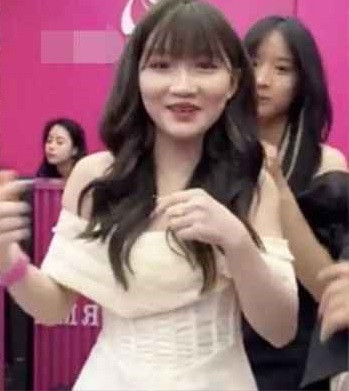 Gây ấn tượng bởi ngoại hình xinh đẹp kênh TikTok của Thu Trà cũng thu hút lượng người theo dõi lớn.