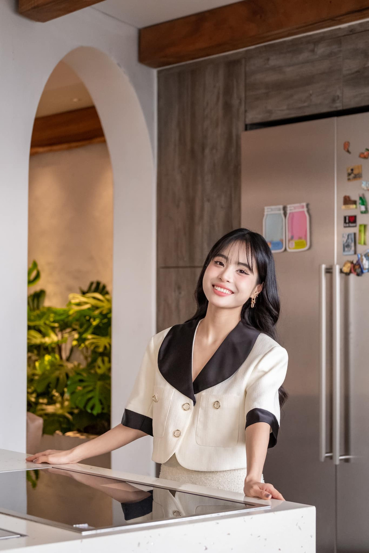 Kiều Anh được ông xã yêu thương, chiều chuộng, đưa đi du lịch, chơi golf và mua tặng đồ hiệu đắt tiền.