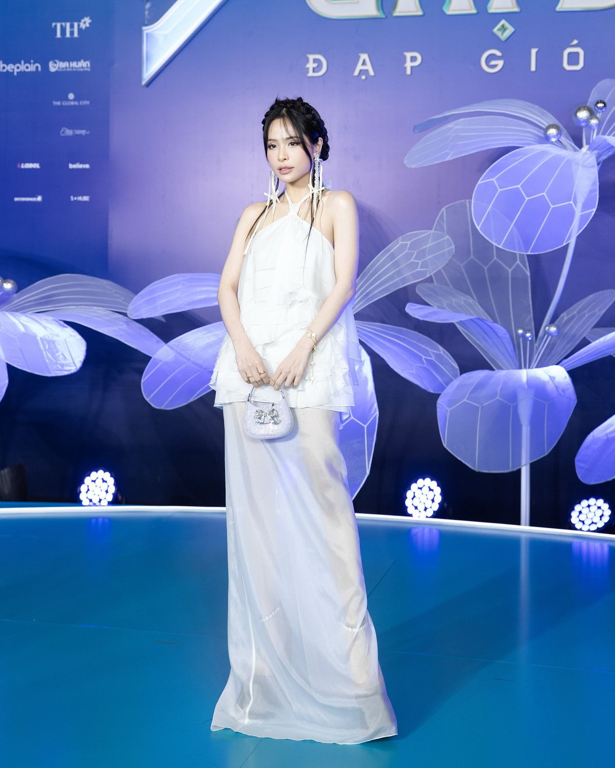 Thời gian gần đây, tên tuổi của Kiều Anh được nhiều người biết đến hơn khi cô tham dự "Chị đẹp đạp gió rẽ sóng".