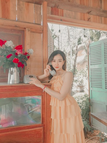 Kể từ sau khi được báo Trung Quốc đăng tải bài viết khen gợi về gu thời trang táo bạo, Triệu Vân ngày càng thu hút sự chú ý trên mạng xã hội.